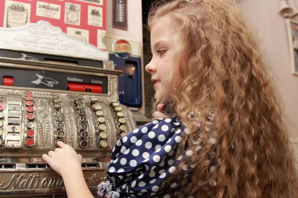 Fille parlant au téléphone — Photo