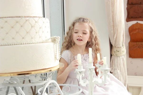 Three-tiered cake and a girl — Stock Photo, Image