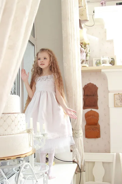 Three-tiered cake and a girl — Stock Photo, Image