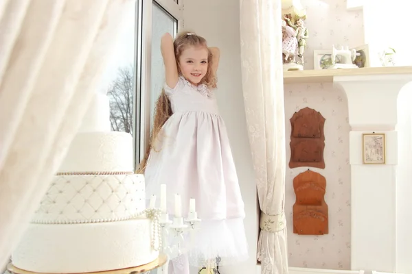 Three-tiered cake and a girl — Stock Photo, Image