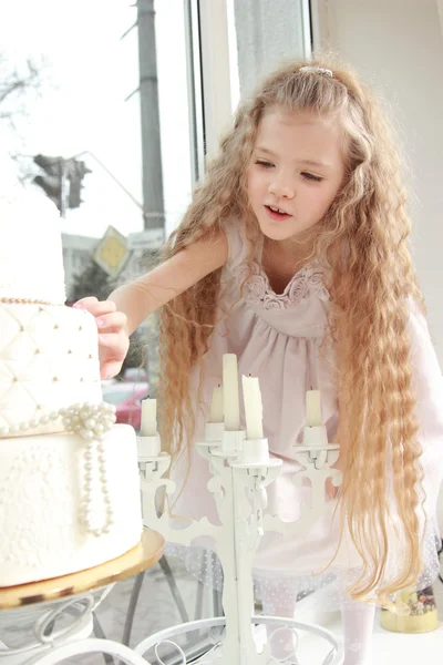 Three-tiered cake and a girl — Stock Photo, Image