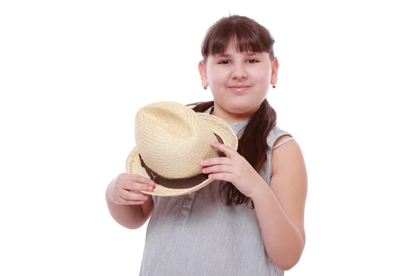 Девушка в соломенной шляпе — стоковое фото