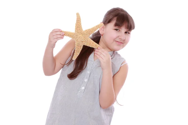 Girl holding starfish — Stock Photo, Image