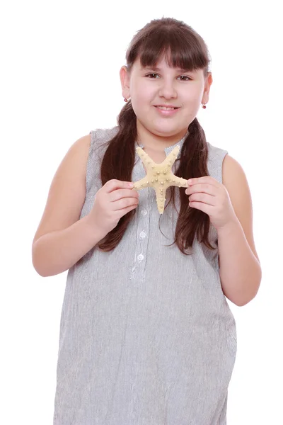 Menina Segurando Estrela Mar Fundo Branco — Fotografia de Stock