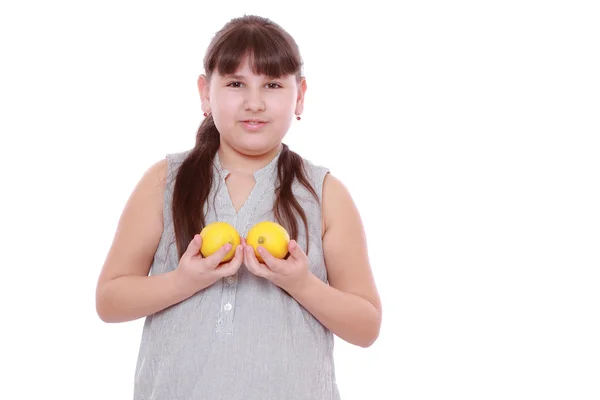 Girl with fresh yellow lemons — Stock Photo, Image