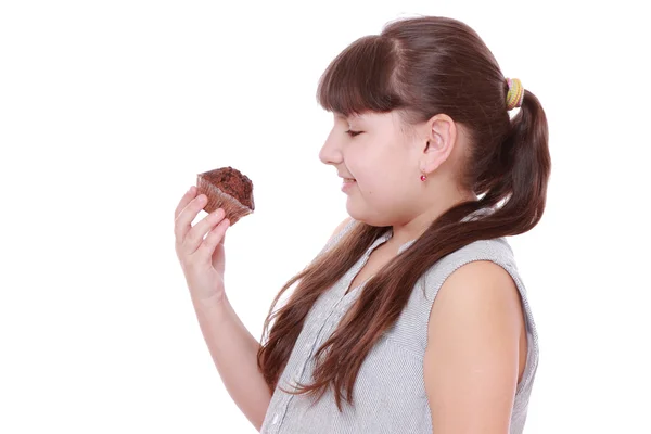 Hermosa Chica Sosteniendo Cupcake Chocolate —  Fotos de Stock