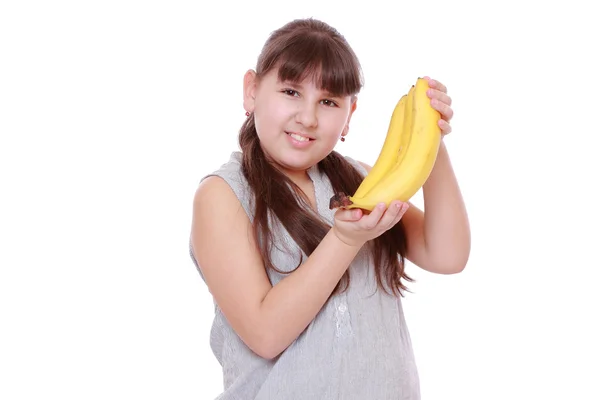 Mädchen hält Bananen in der Hand — Stockfoto