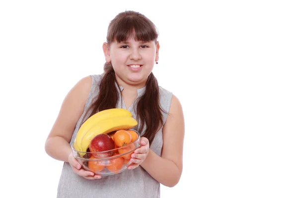 Menina Bonita Segurando Uma Tigela Frutas Fundo Branco — Fotografia de Stock