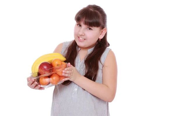 Schönes Mädchen Hält Eine Schale Mit Früchten Auf Weißem Hintergrund — Stockfoto