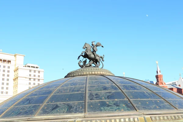 Monument of St. George on Manezh Square — Stock Photo, Image