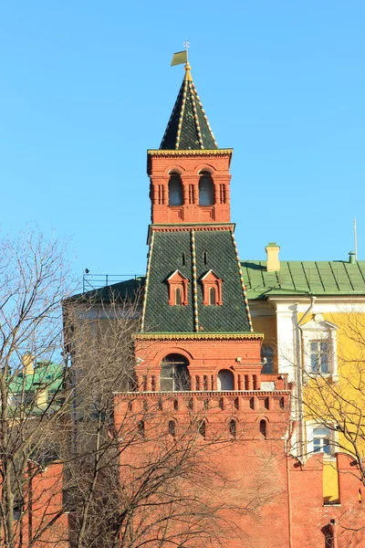 Dachy i wieże zabytkowych budynków w Moskwie — Zdjęcie stockowe