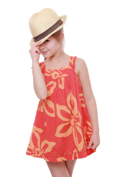 Ragazza in abito estivo e cappello di paglia — Foto Stock