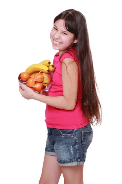 Mädchen mit Obstschale — Stockfoto
