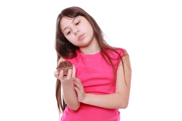 Menina segurando cupcake — Fotografia de Stock