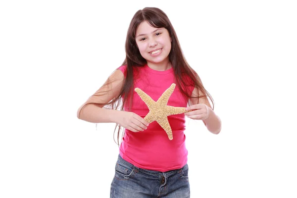 女の子ホールディング大きい seastar — ストック写真