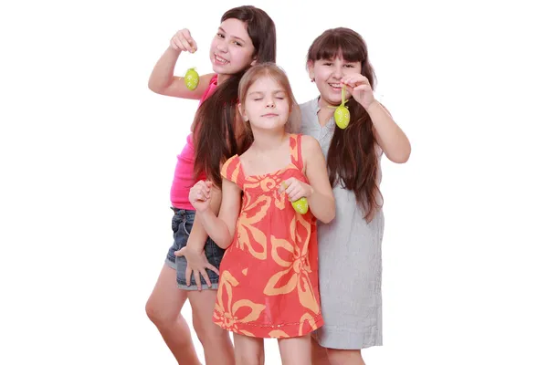 Mädchen halten Ostereier in der Hand — Stockfoto