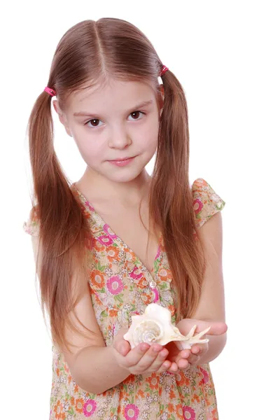 Girl holding sea shell — Stock Photo, Image