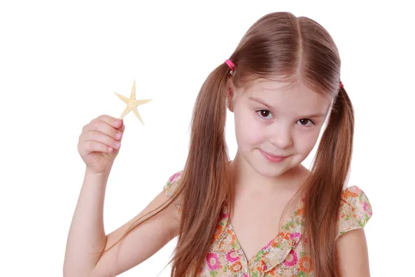 Girl holding starfish — Stock Photo, Image