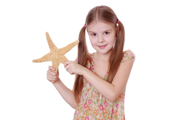 Girl holding a starfish — Stock Photo, Image