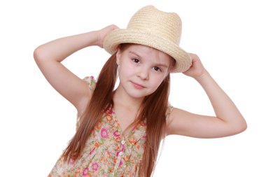 küçük kız yazlık elbise ve hasır şapka