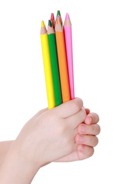 Kız holding renkli kalemler