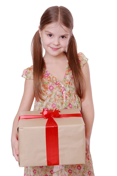 Menina com caixa de presente — Fotografia de Stock