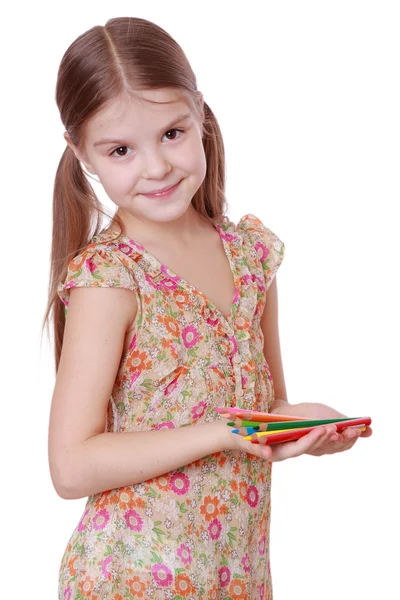 Flicka med färgglada pennor — Stockfoto