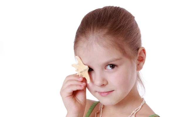 Little girl holds little star fish — Stock Photo, Image