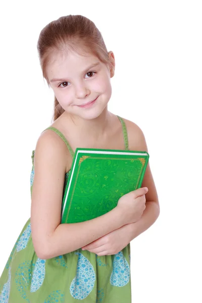 Κορίτσι εκμετάλλευση πράσινο μεγάλο βιβλίο — Φωτογραφία Αρχείου