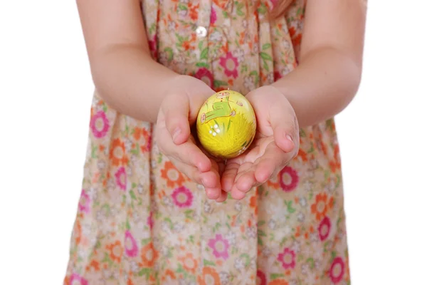 Dívka s červenými velikonoční vajíčko — Stock fotografie