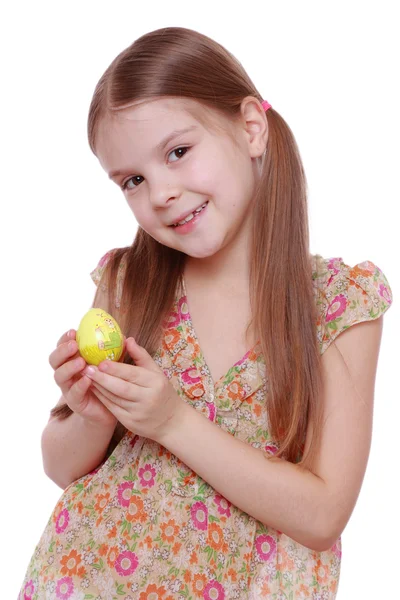 Menina com ovo de Páscoa — Fotografia de Stock