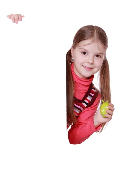 Menina segurando ovo de Páscoa — Fotografia de Stock