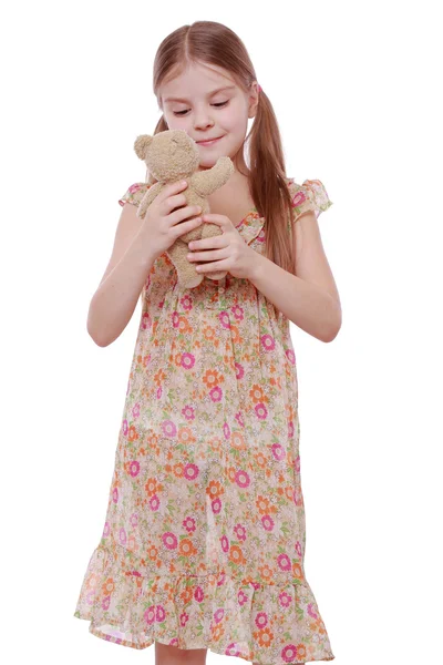 Mädchen mit Teddyspielzeug — Stockfoto