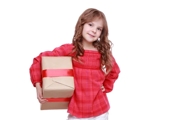 Menina segurando um presente — Fotografia de Stock