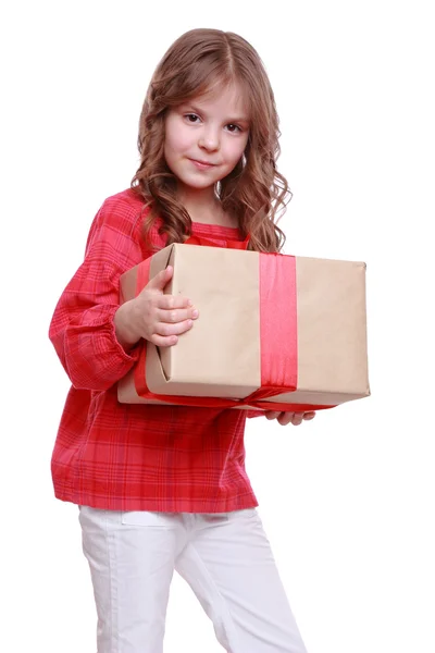 Bambina con in mano un regalo — Foto Stock