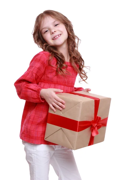 Menina segurando um presente — Fotografia de Stock