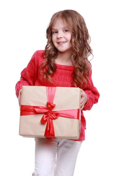 Menina segurando um presente — Fotografia de Stock