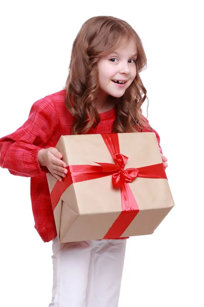 Bambina con in mano un regalo — Foto Stock