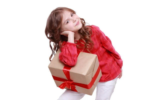 Lille pige holder en gave - Stock-foto