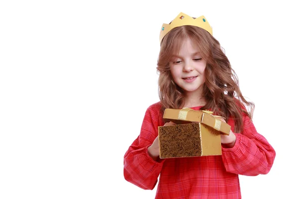 Girl wearing paper crown — Stock Photo, Image