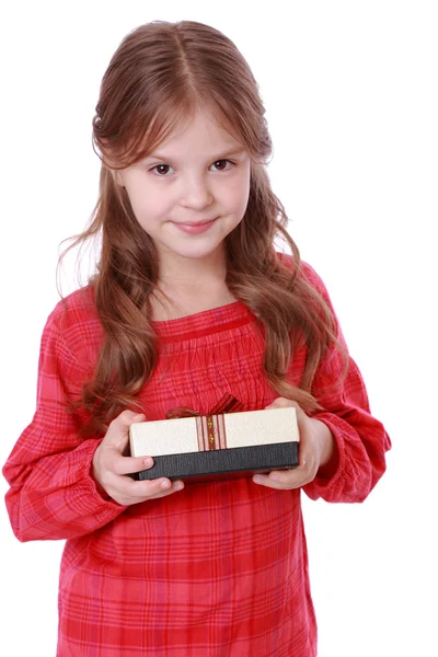 小女孩微笑着拿着本 — 图库照片