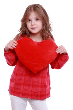 Kırmızı kalp simgesi olan kız