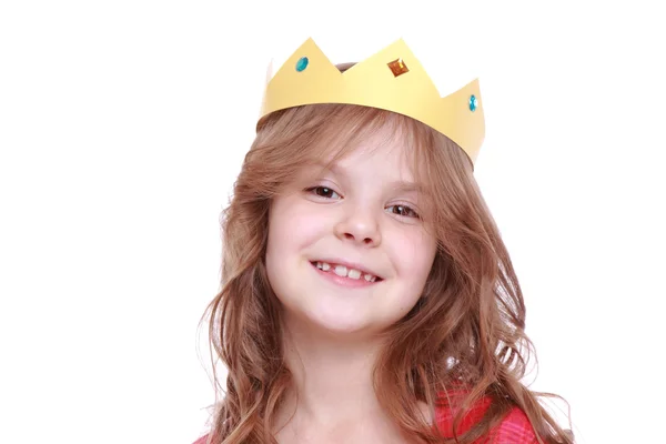 Девушка с бумажной короной — стоковое фото