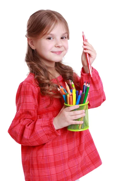 Kleines Mädchen mit bunten Bleistiften — Stockfoto