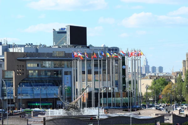 Vlajky na evropské náměstí — Stock fotografie