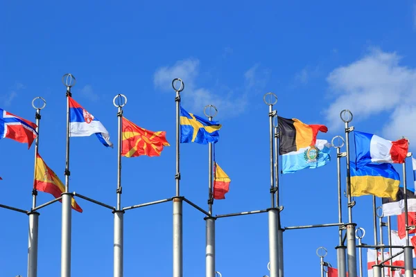 Banderas europeas en la plaza europea —  Fotos de Stock