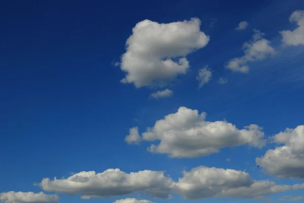 Blå Himmel Med Moln — Stockfoto