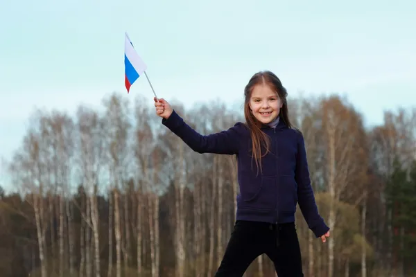 Rus bayrağı tutarak vatansever küçük kız — Stok fotoğraf