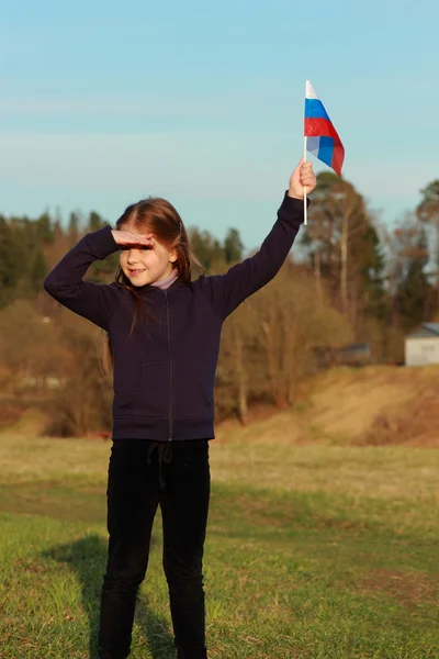 ロシアの旗を保持している愛国心が強い女の子 — ストック写真