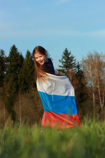 Meisje houdt een grote Russische vlag — Stockfoto